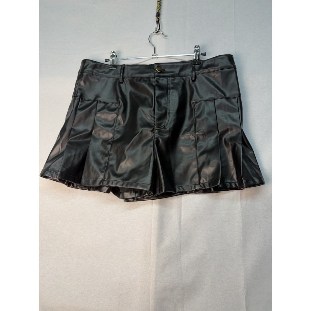 NWT Anthropologie MABLE Faux Black Leather Skirty Shorts Size XLarge!! Sexy
